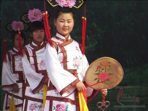 China Manchu People: History, Customs, Traditions.